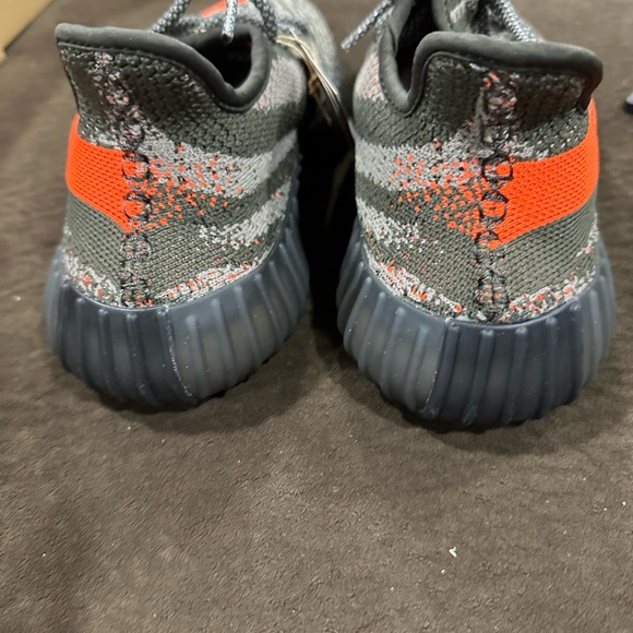BNWT Yeezy Boost 350 v2 grey/orange Mens sz8 - Picture 4 of 7